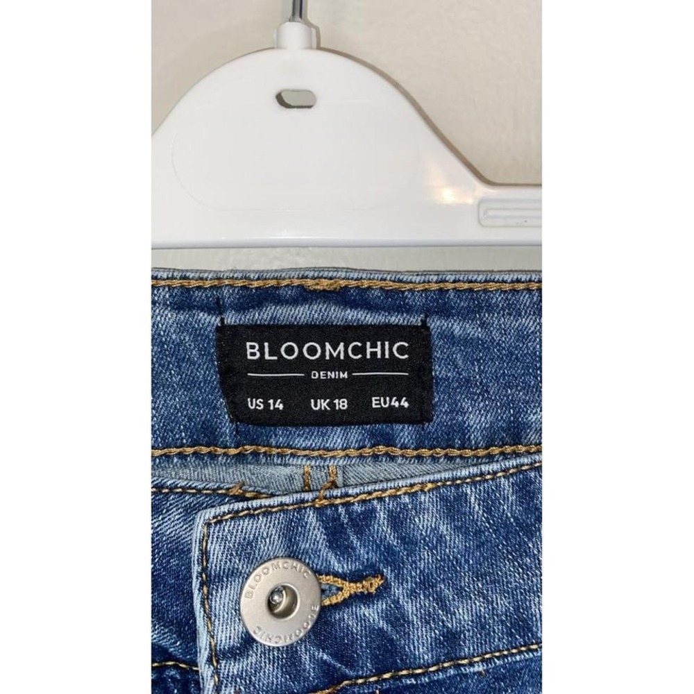 Bloomchic Jean Shorts - Picture 3 of 4